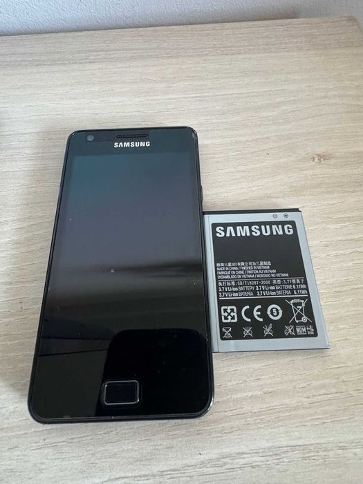 Telefon Samsung Galaxy S II GT-I9100, 16 GB, funcțional, cu husă