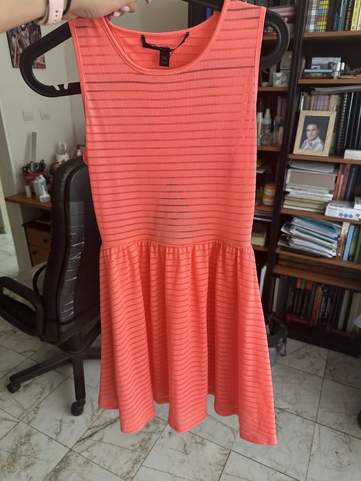 Famme fatale , Рокля zara гол гръб