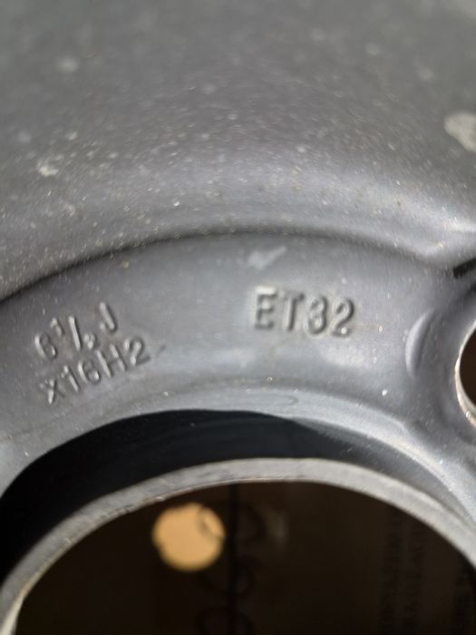 Оригинални метални джанти от Citroen C4 2022 година с болтове  4x108 R16 65.1 mm J6  5   ET32
