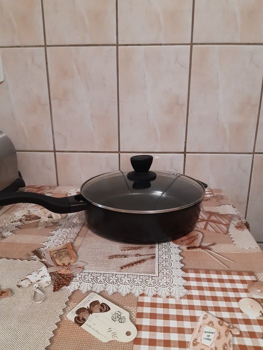 Tigaie inalta 28 cm .