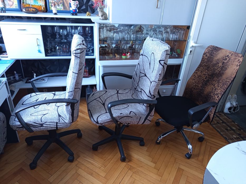 Продавам 3 бр. офис стола,