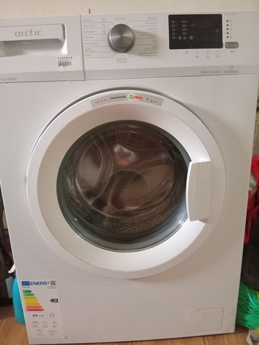 Vând mașina de spălat Arctic