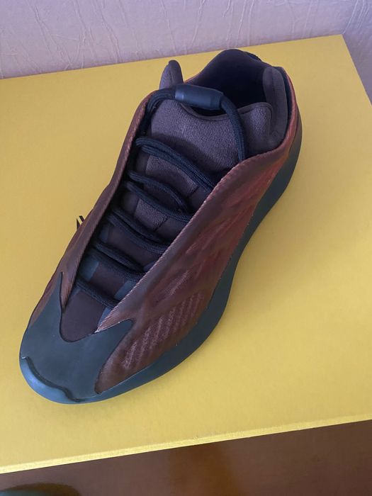 Женские кроссовки, Adidas YEEZY 700