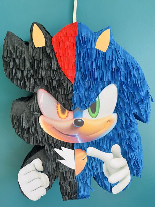 Соник и Шадоу пинята