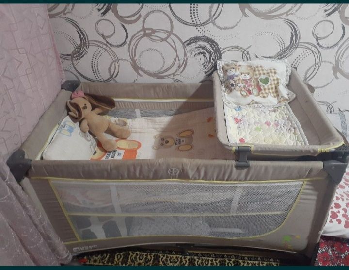 Срочно продам детскую кроватку. В хорошем состоянии с манежной