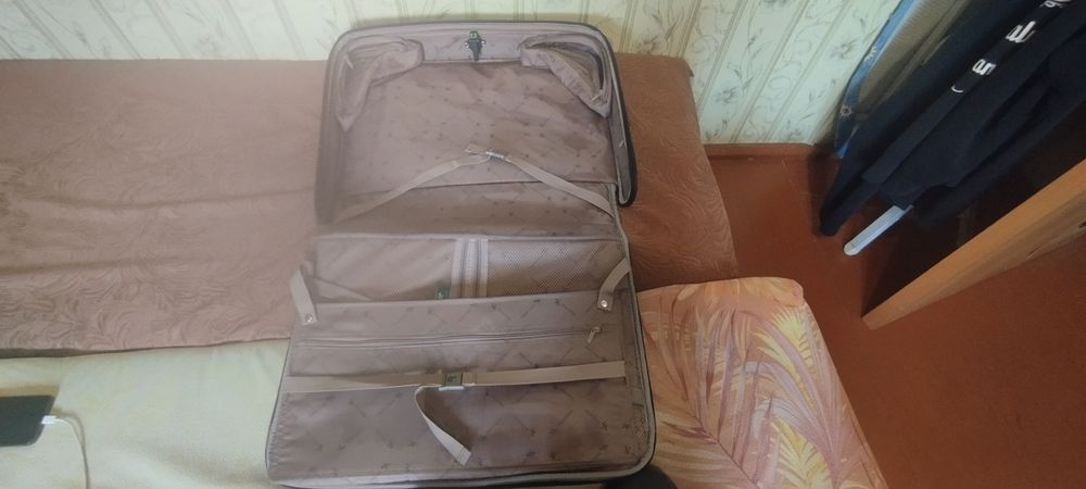 Сумка-чемодан продам