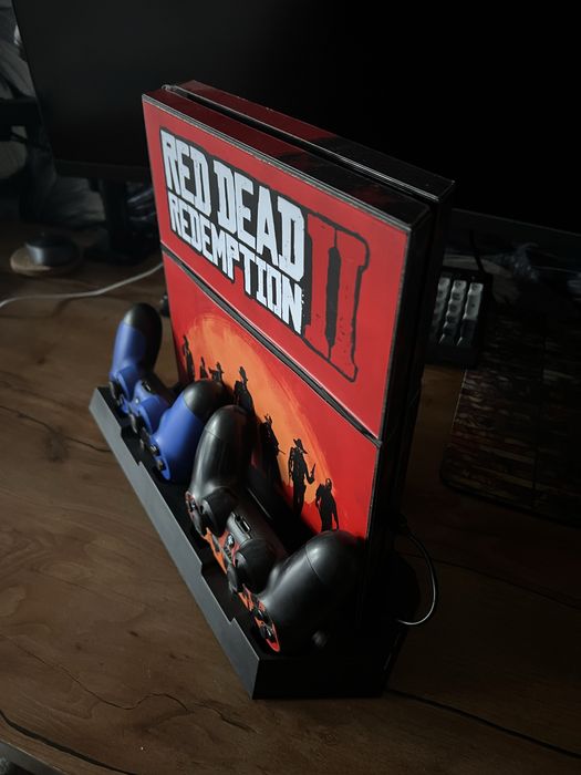 Продам play station 4