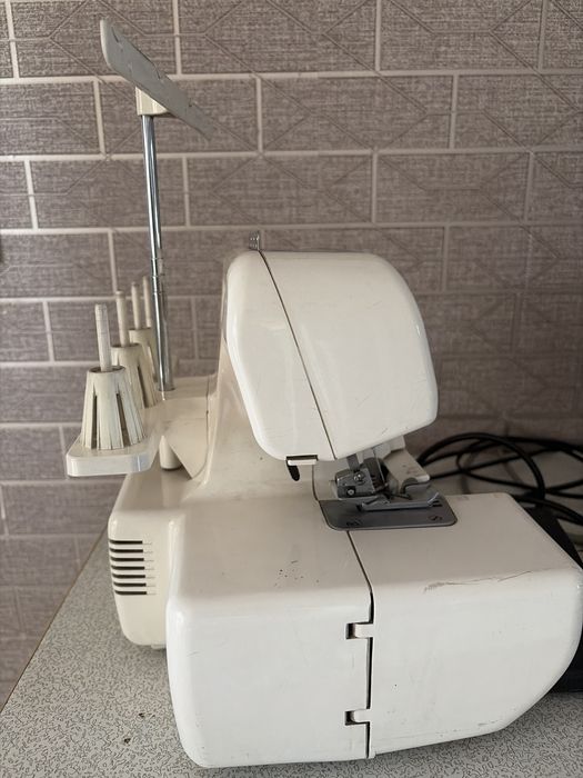 оверлок Janome Harmony 9102D