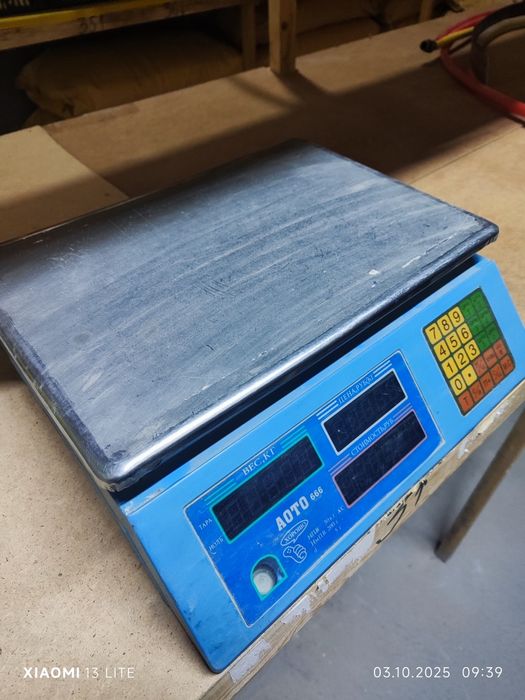 Срочно сотилмади тароз ва пул санаш аппарати