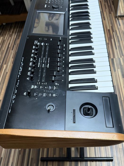 Vand sau schimb korg kronos 2 61 ( are un defect tot se opreste )