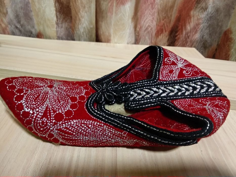 Нови ръчно изработени и бродирани родопски терлици