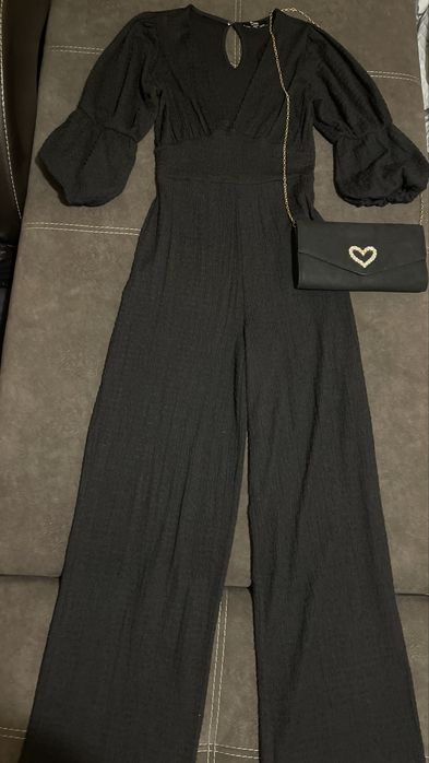 Уникален еластичен гащеризон на BERSHKA с актуални широки крачоли