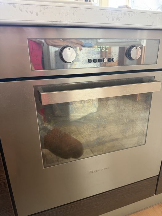 Продам духовку Ariston