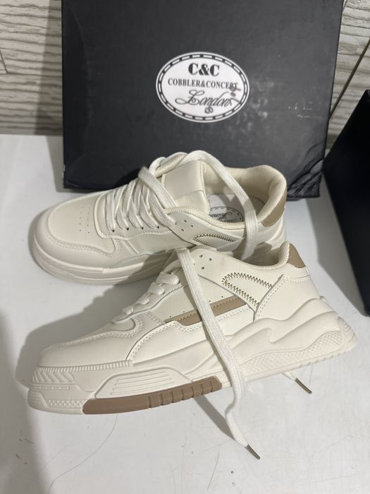 Кроссовки кожанные.