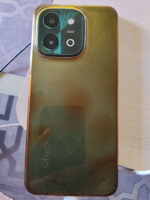 Продам телефон vivo Y28.