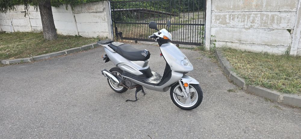 Scouter  Pegasus / 2004/ 125Cm/ pornire la buton / 3 chei si cutie/