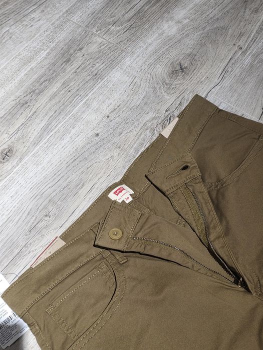 Штаны Levi's  размер 30 новые