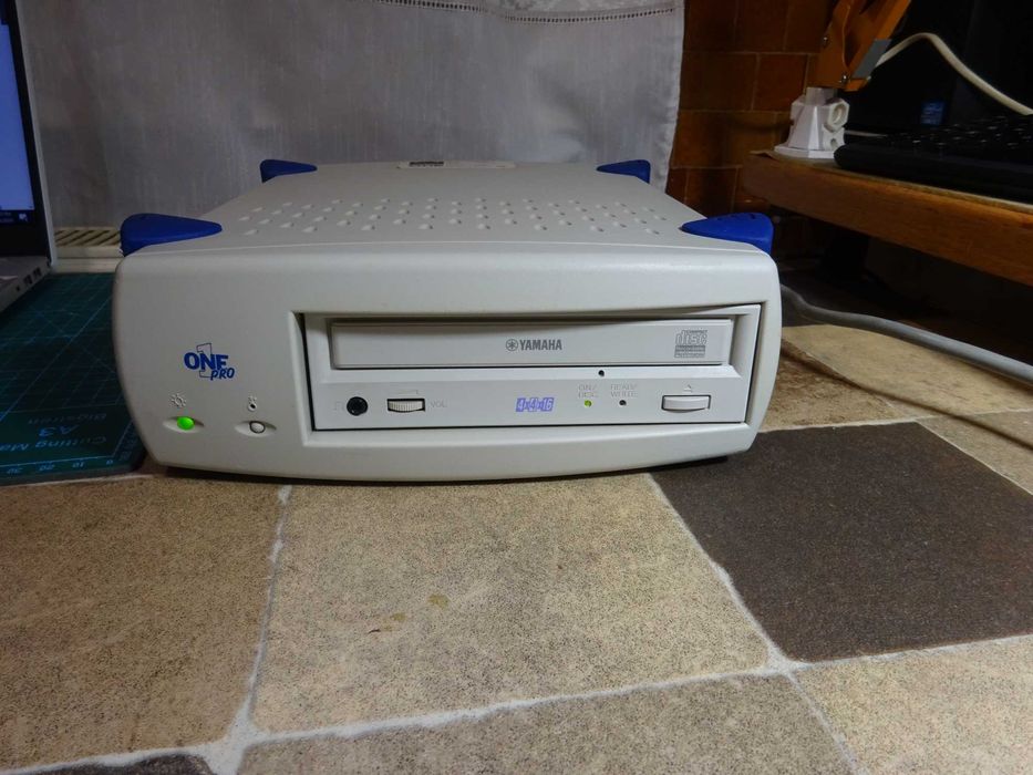 Unitate optica externa vintage /cd drive scsi
