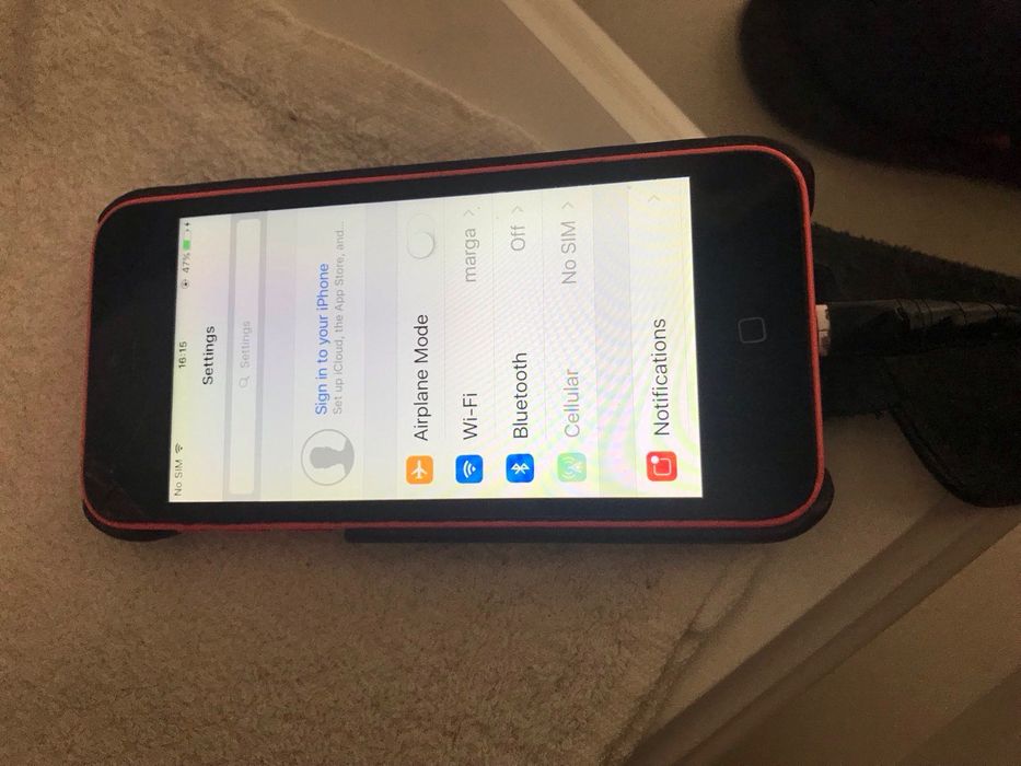 Продавам Iphone 5C pink 16gb