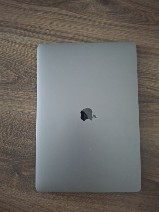 Macbook pro 16 inch 2tb ssd , 64 gb ram , i9