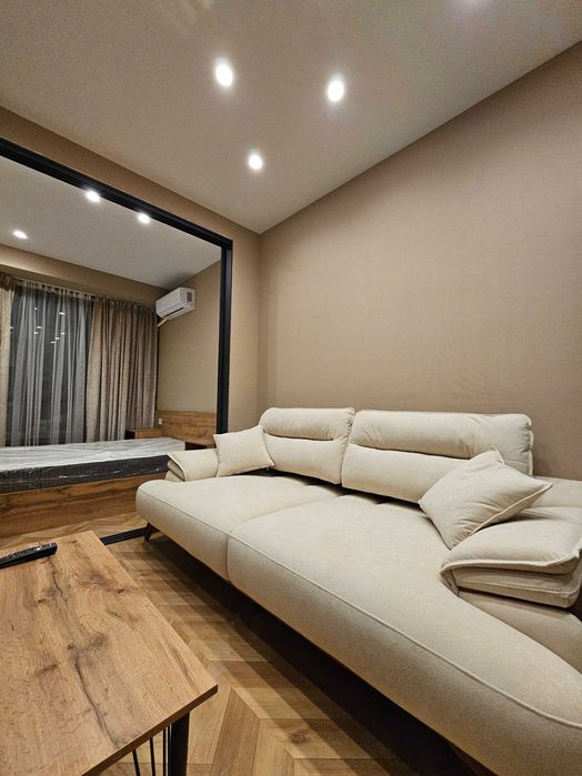 Шикарная студия в центре. 8-й роддом.