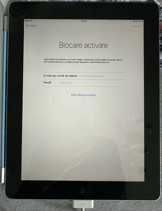 Tabletă Apple IPad Veche (locked, fullbox + husă apple)