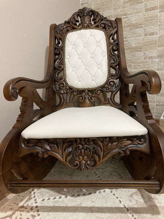 Кралски люлеещ стол