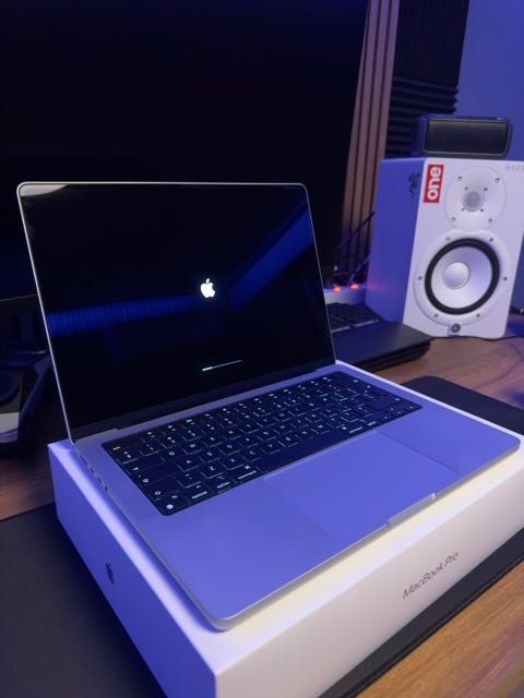 MacBook PRO M4 24gb Ram 12c/16c GPU /512GB SSD