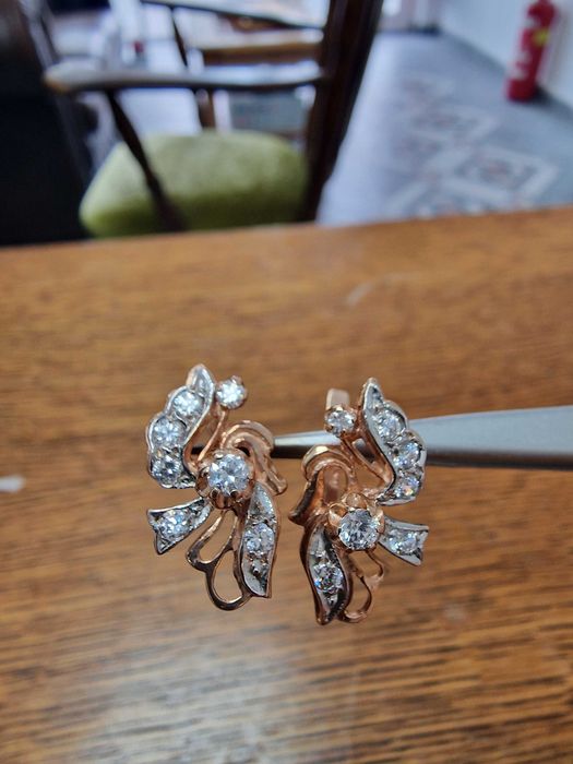 ЮВЕЛИРНИ ИЗДЕЛИЯ - Дамски Пръстен и Обеци - Заложна къща ГАЛЕРИЯ 65