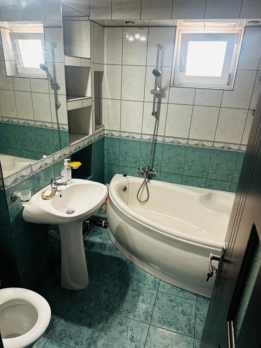 Închiriez apartament central