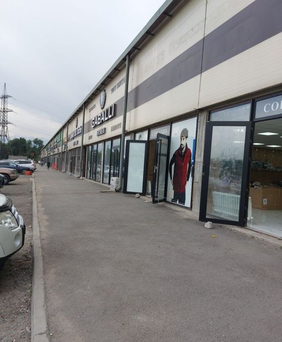 Сдам в аренду пять бутиков.