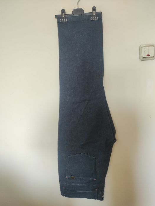 Pantaloni blugi, eleganti, moderni, calitate foarte buna