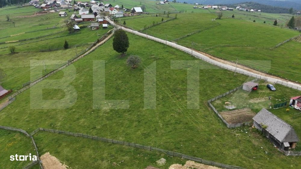 Teren 10.000 mp, cu 2 case, de vacanta, zona Maguri-Racatau
