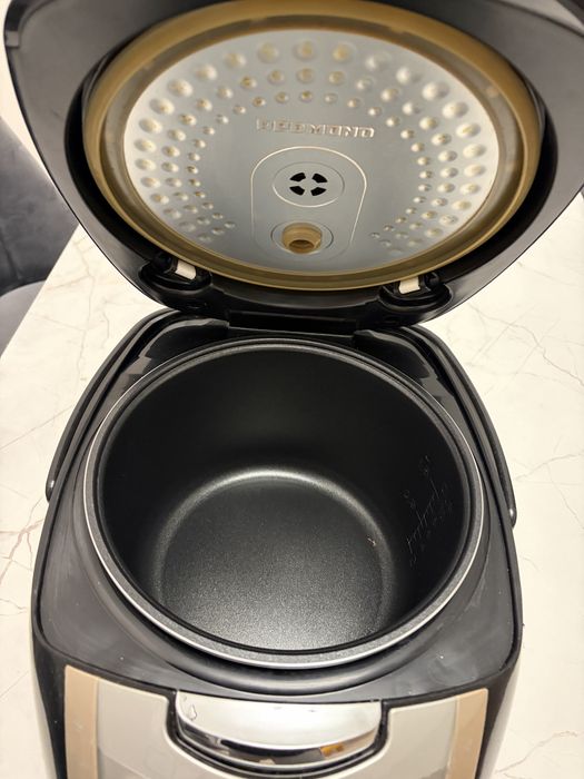 Продам Мультиварка Redmond RMC-M4502 Черная