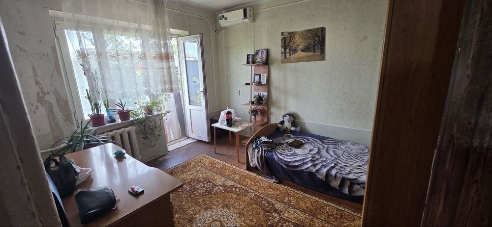 Продается квартира 2/4/4 77  серия Куйлюк ул Муниса. Таксопарк