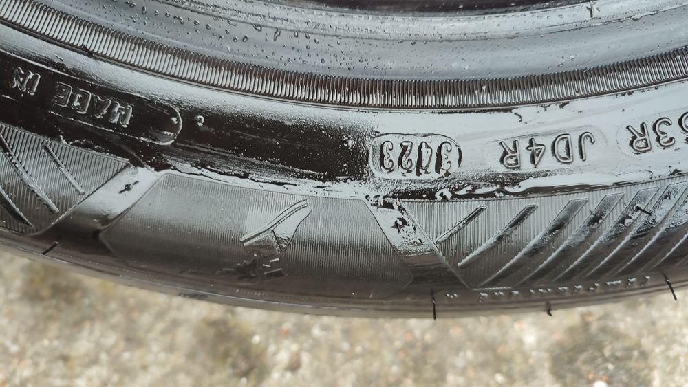 Vând anvelope 215/55/17