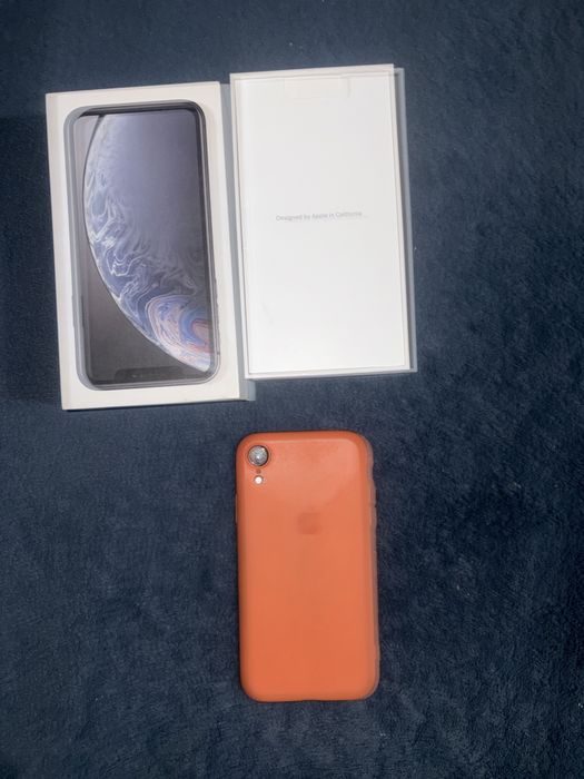 Продам айфон XR.