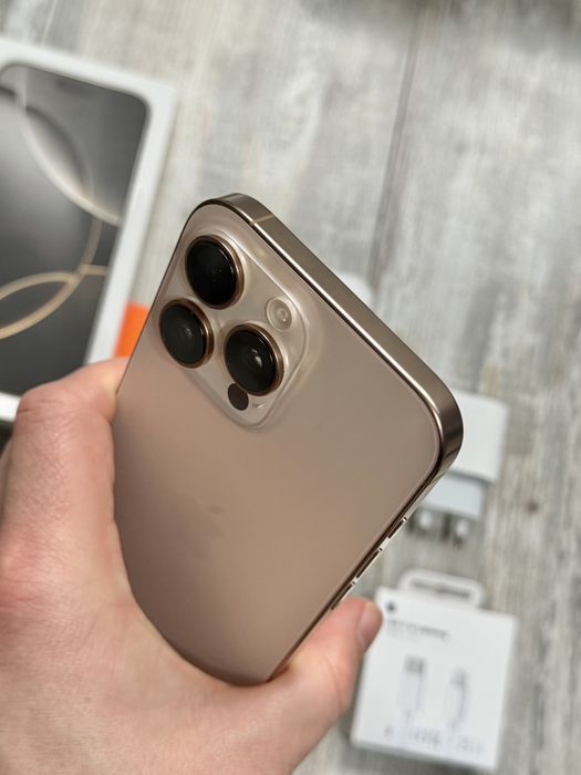 Iphone 16 Pro Max 256 GB - 95 % Батерия Desert Titanium Отличен