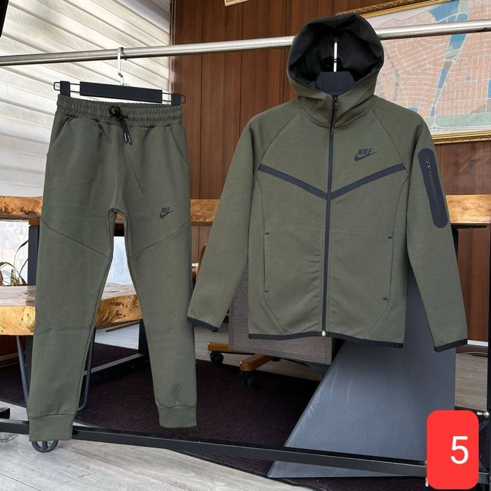 Trening Nike Tech 8 ani - XS