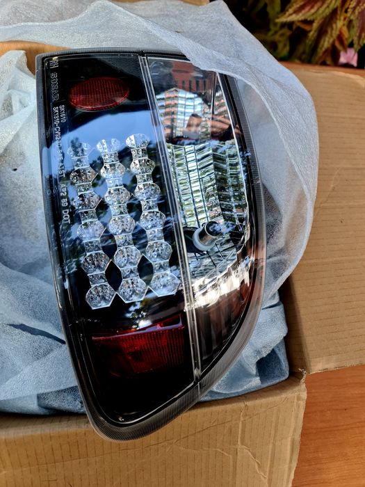 Set lampă si triple stopuri Honda Civic sedan 1996-2000. Nou