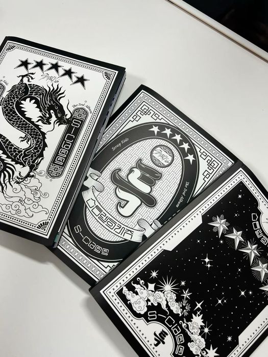 СРОЧНО! продам альбомы кпоп стрей кидс