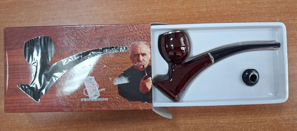 Pipa cu mustiuc detasabil, noua, ideala cadou