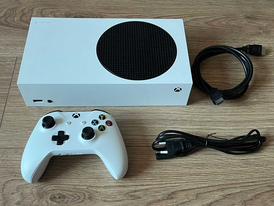 Consola XBOX ONE SERIES S cu o maneta si cabluri, perfect functionala