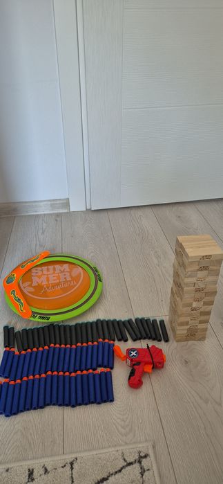 Lot Jucării: Jenga, Pistol Xshot cu bureți și Disc zburător
