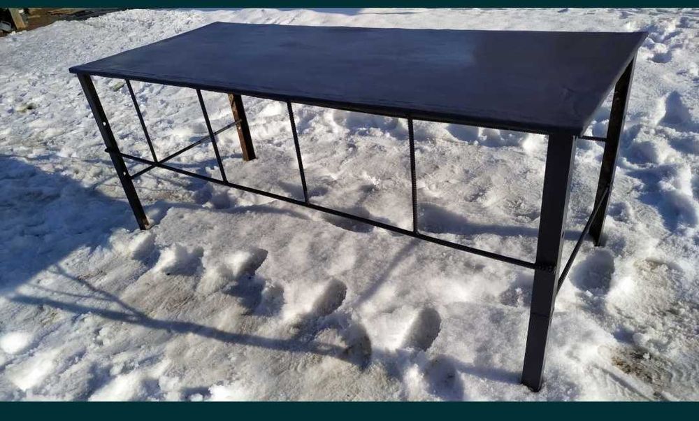 Металлический стол