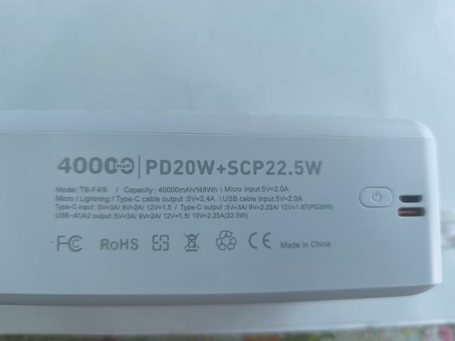 Baterie externa - power bank 40000 mAh cu cabluri si incarcare rapida