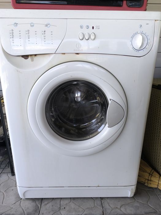 Стиральная машина Indesit W81