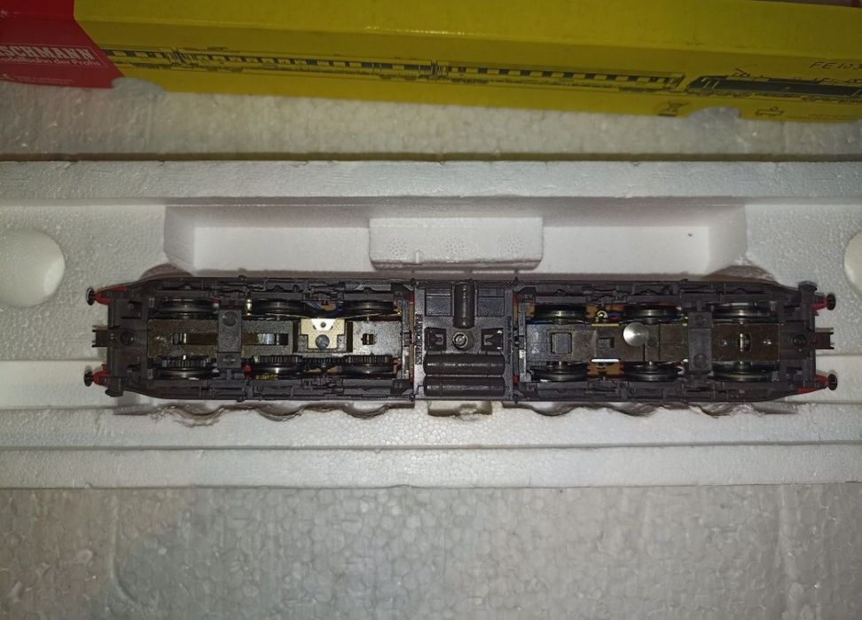 Locomotiva digitala cu sunete fleischmann 

Specificatii:
- sasiu din