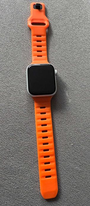 Часовник Apple Watch SE