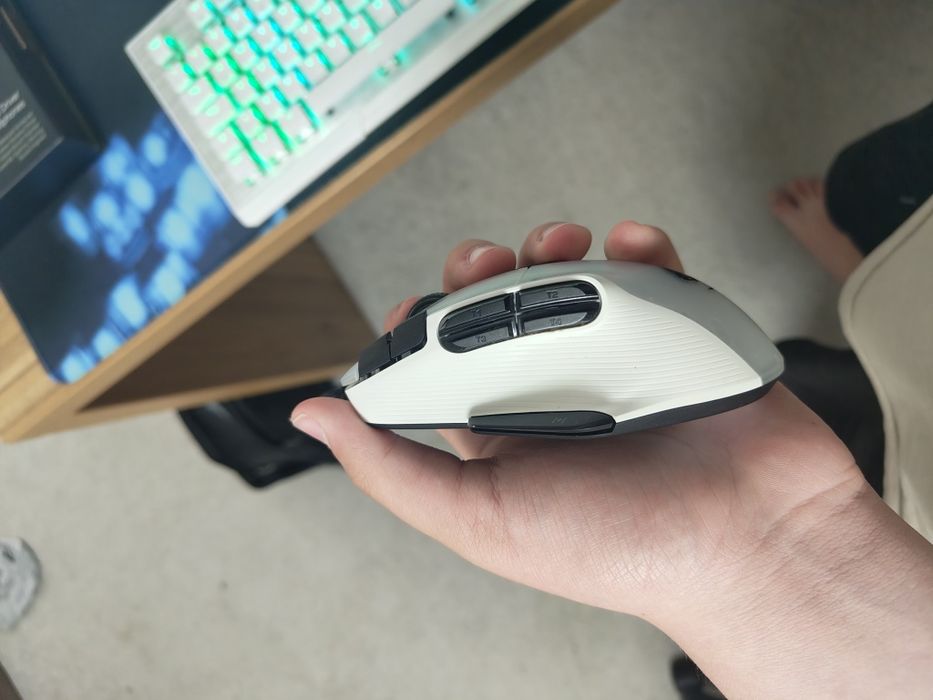 Vând set de mouse și tastatură mecanică Roccat